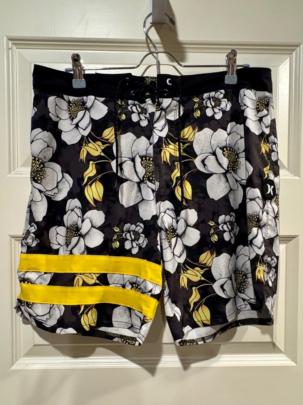 Hurley Phantom Block Party 18" board shorts 32W Black Multi Floral Boardshorts